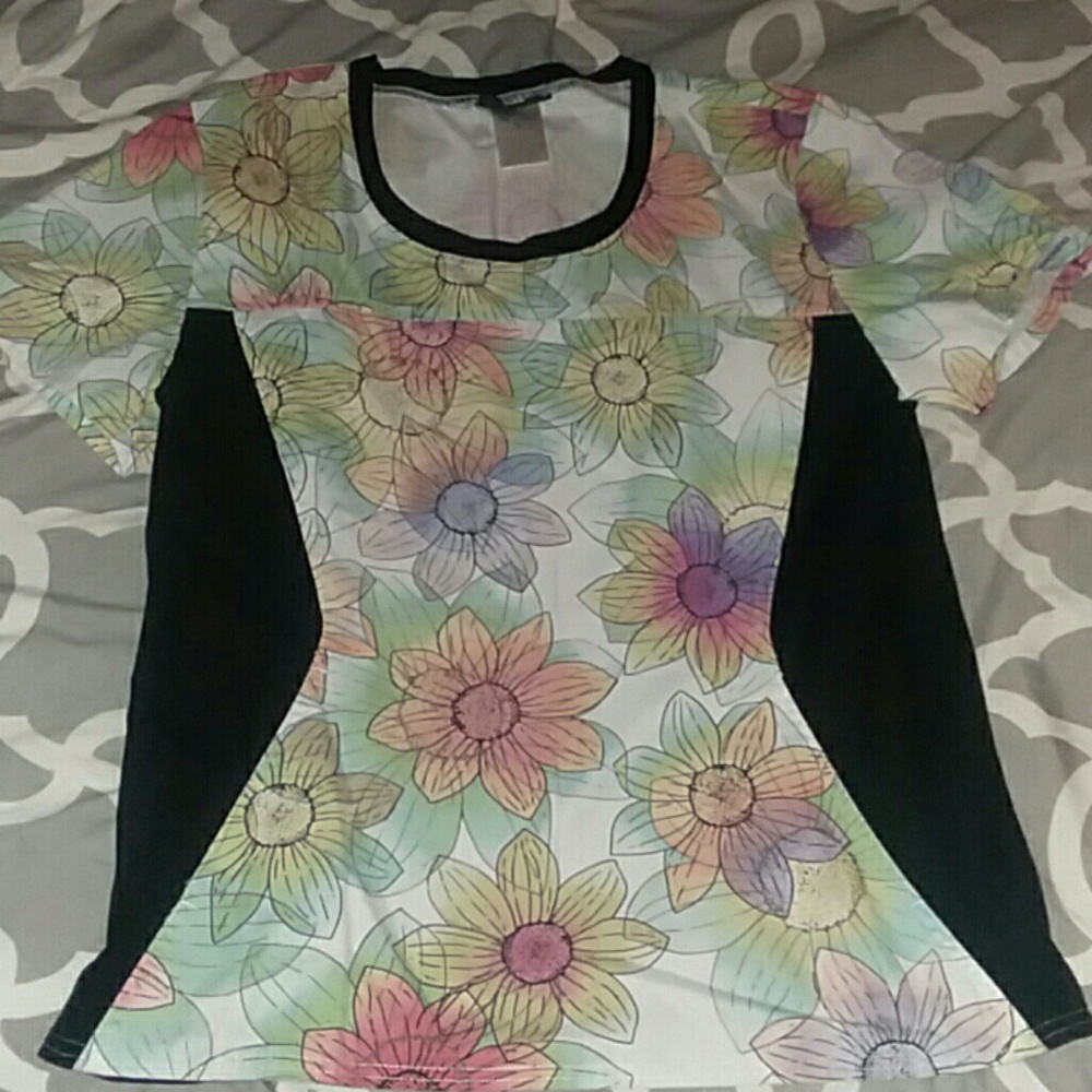 Cherokee scrub top